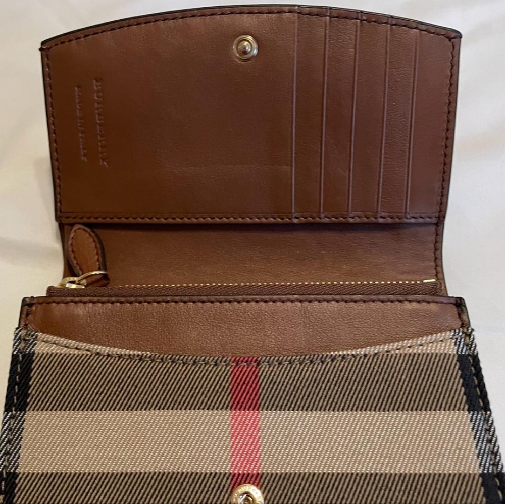 Burberry Authentic Wallet - Picture 2 of 5